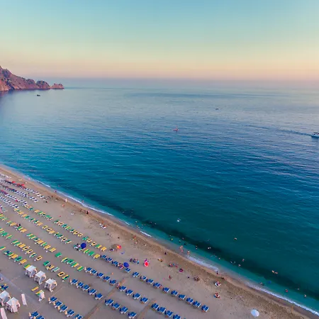 Lonicera Hotel 3*