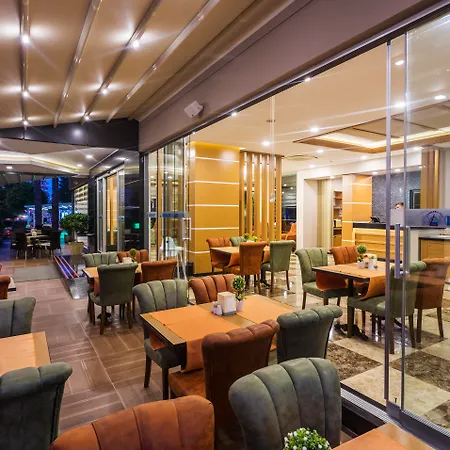 Lonicera Hotel 3*