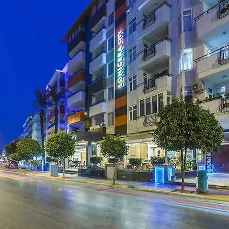 洛尼塞拉城市酒店 3* 阿拉尼亚