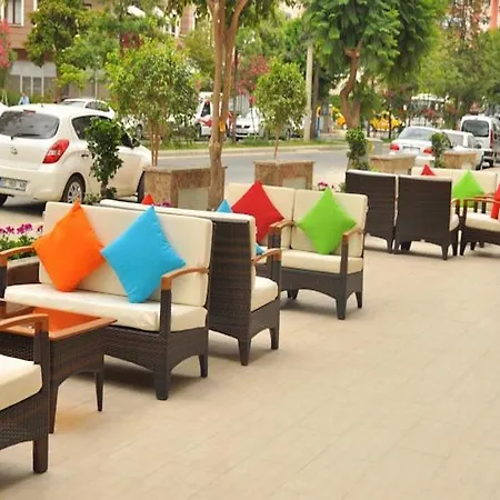 洛尼塞拉城市酒店 3*