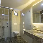 Отель Lonicera